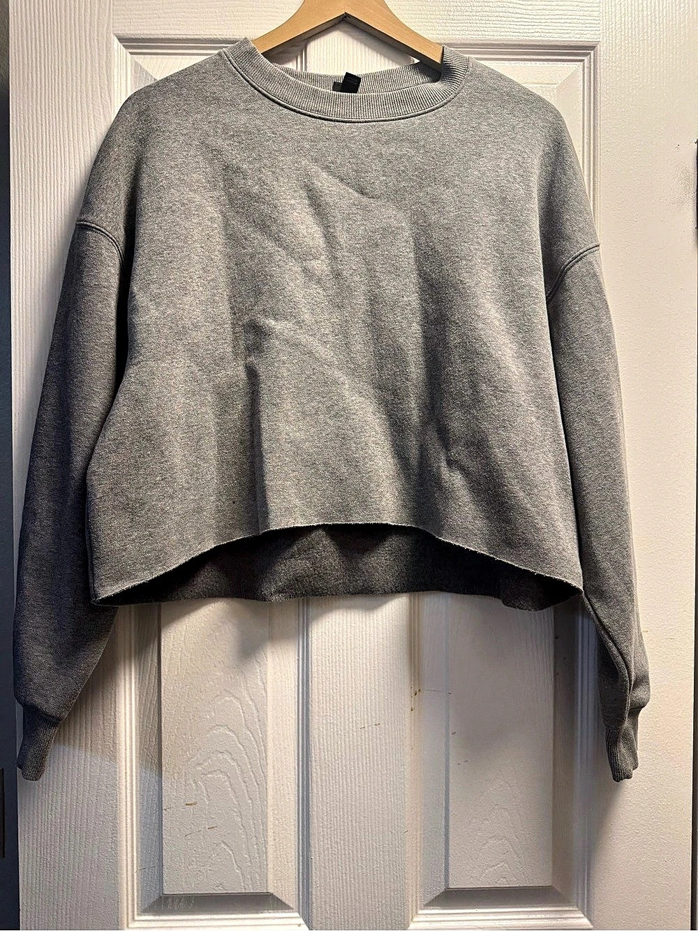 Wild Fable Gray Cropped Long Sleeve Sweatshirt